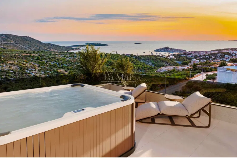 Primošten -luksuzan penthouse s pogledom na more- S7- 123,70 m2 + GPM