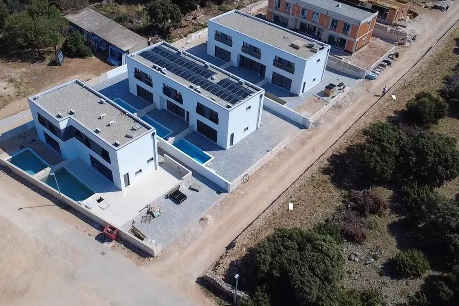 PAG - MANDRE, STAN S2, NOVOGRADNJA, USELJIVO 2026. GOD